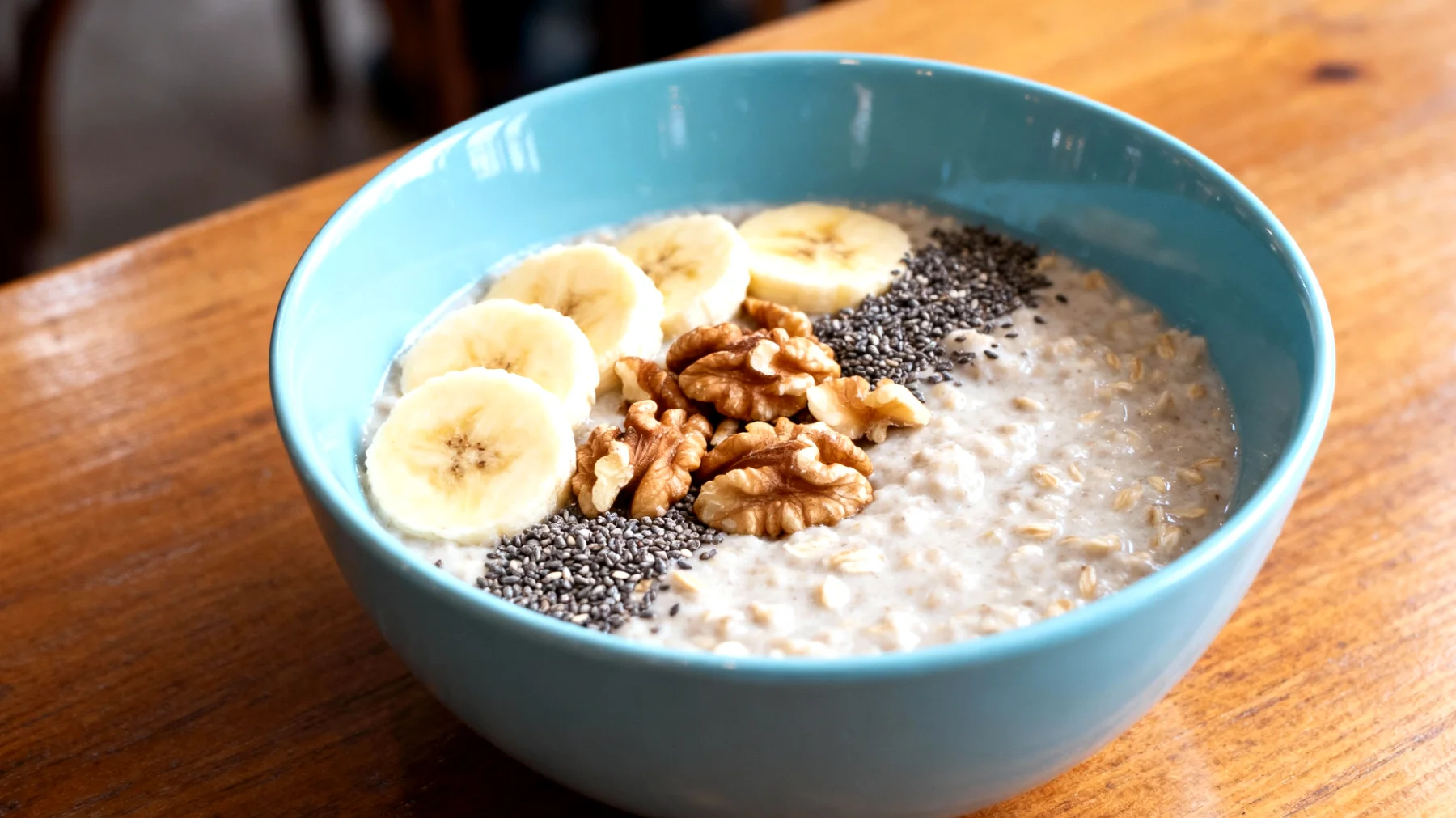 Yulaf ezmesi (porridge) ile ceviz, chia tohumu ve muz"